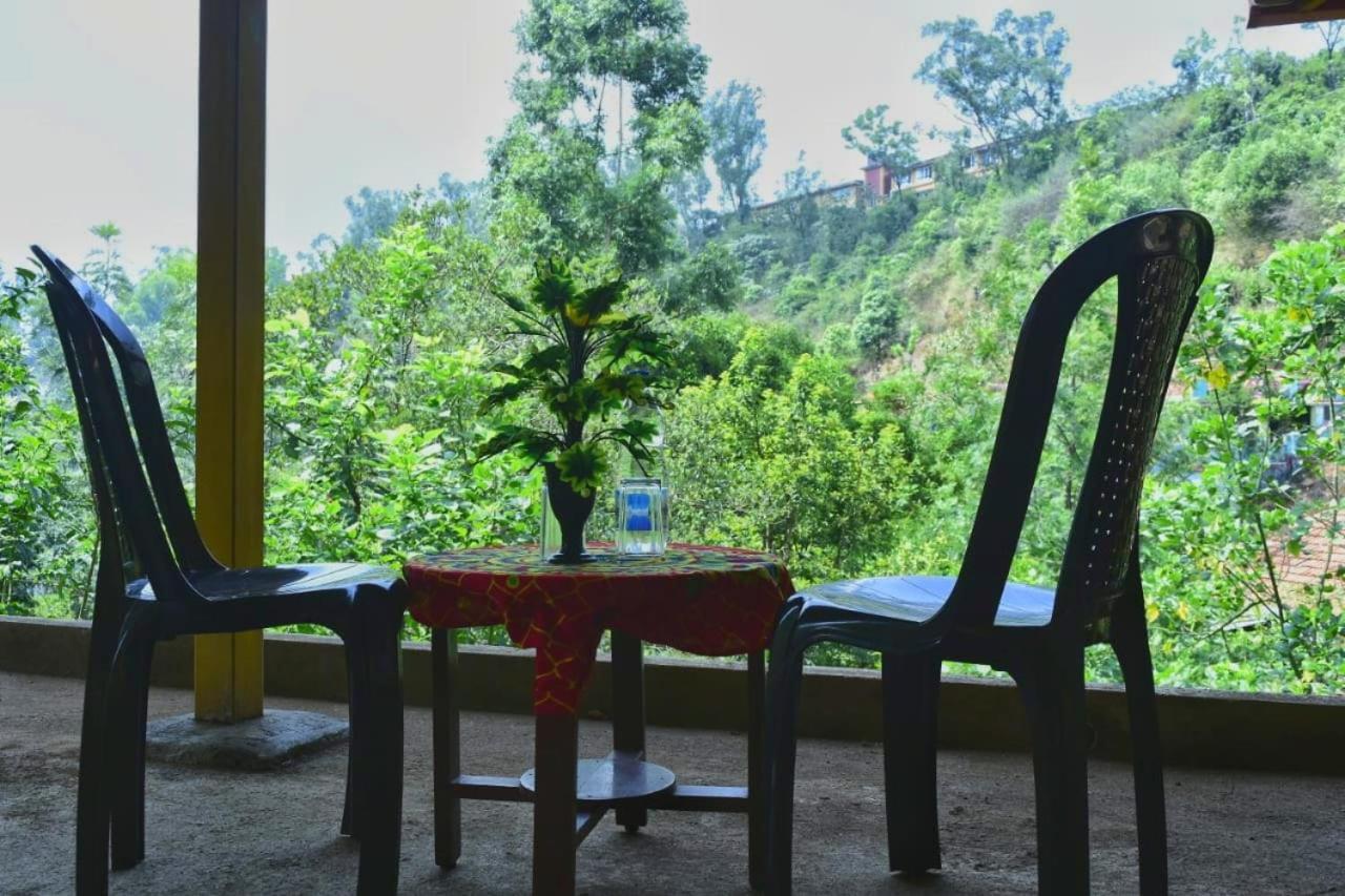 מדיקרי Eshwari Cottage מראה חיצוני תמונה